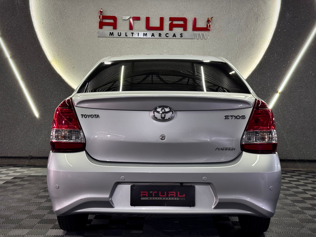 Toyota Etios Sedan Prata