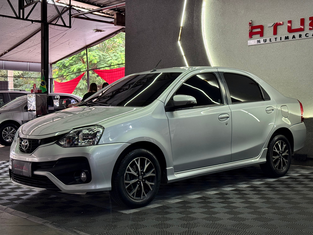 Toyota Etios Sedan Prata