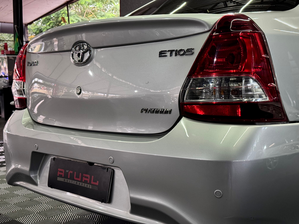 Toyota Etios Sedan Prata