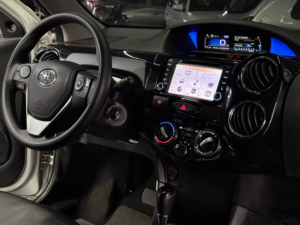 Toyota Etios Sedan Prata