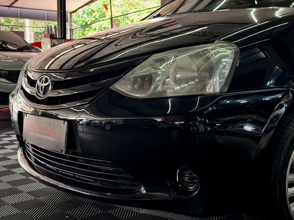 Toyota Etios Sedan Preto