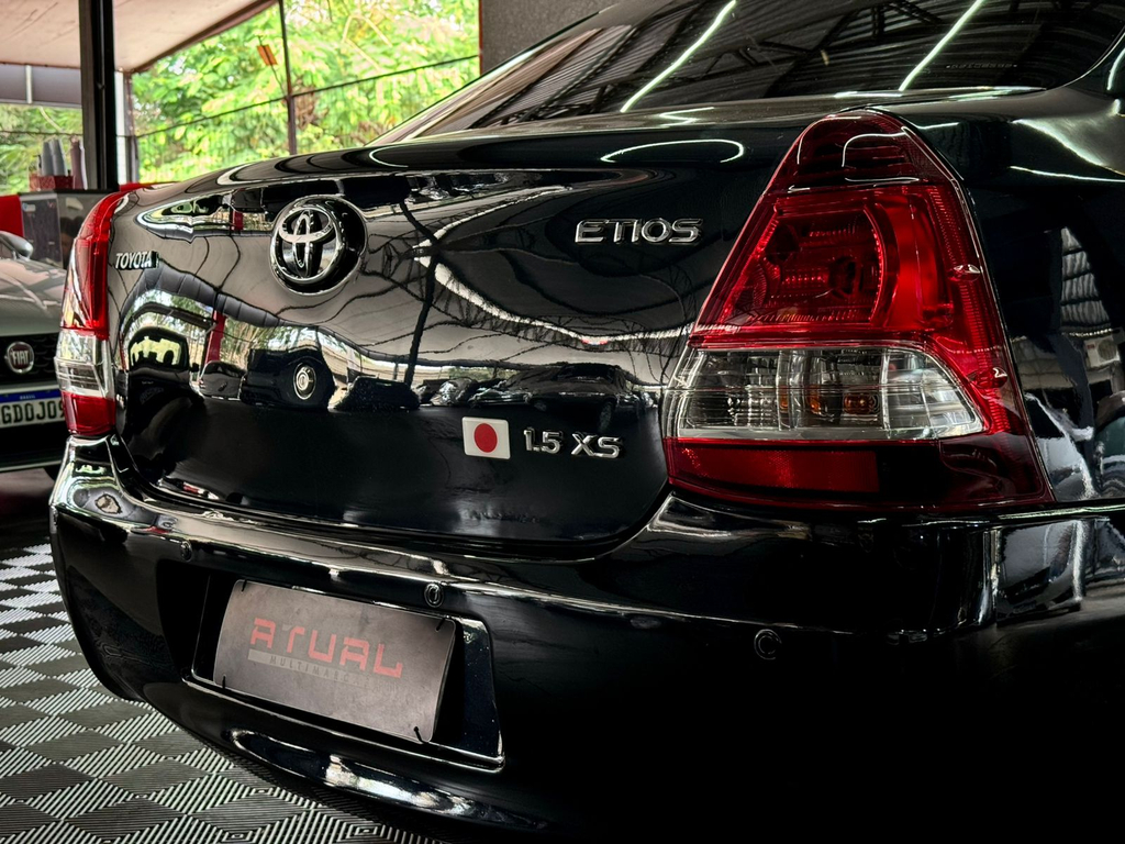 Toyota Etios Sedan Preto