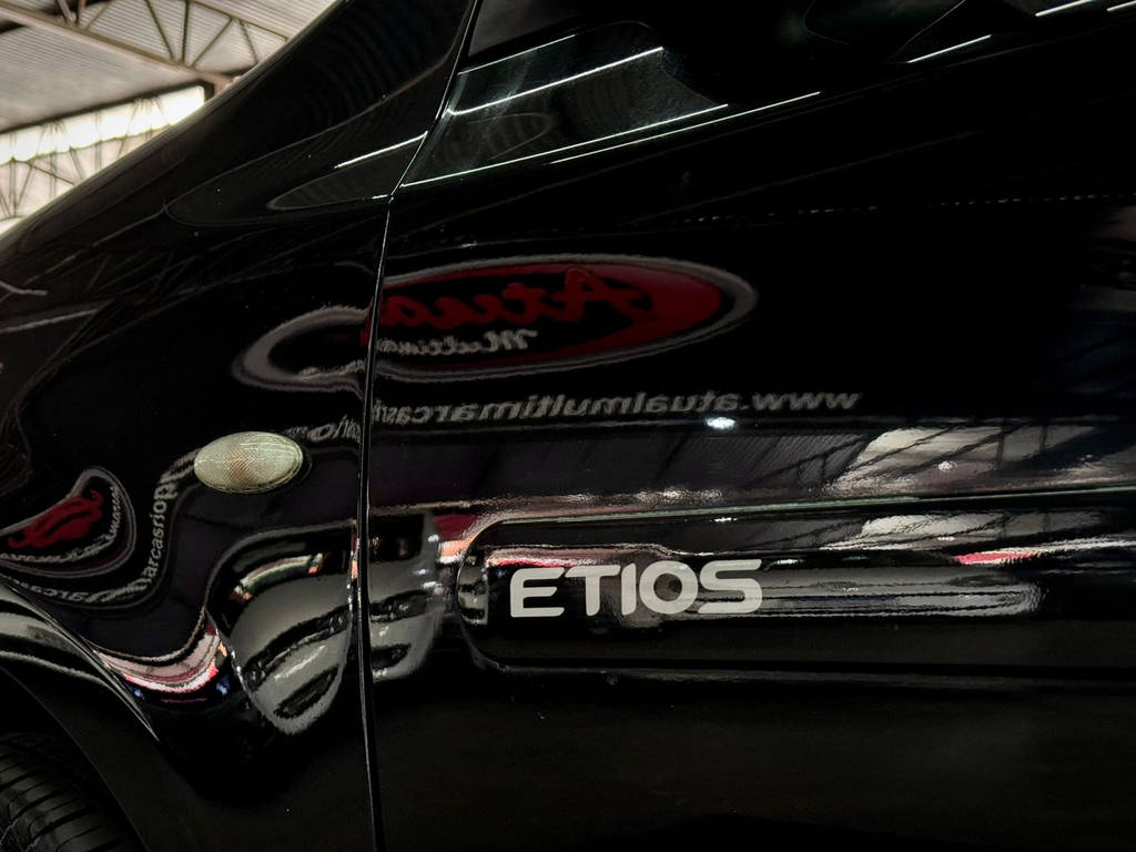 Toyota Etios Sedan Preto