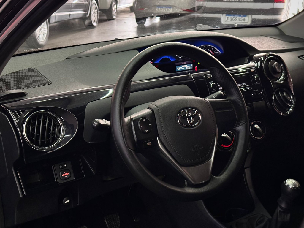 Toyota Etios Sedan Preto