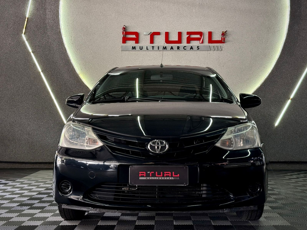 Toyota Etios Sedan Preto