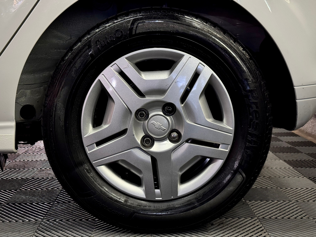 Chevrolet Onix Hatch Joy 1.0 8v Flex 5p Mec.
