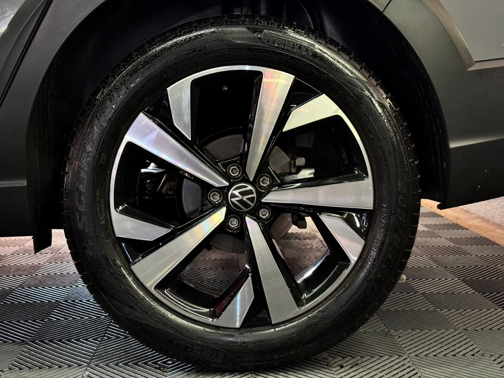 Volkswagen Nivus Highline 1.0 200 Tsi Flex Aut.