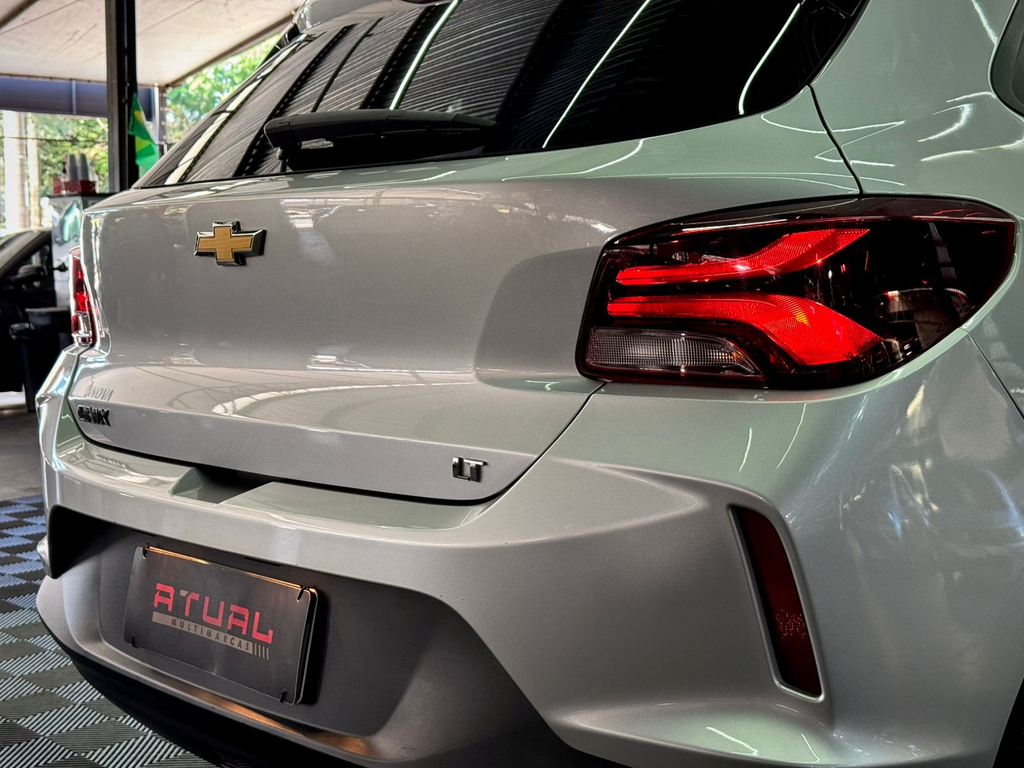 Chevrolet Onix Prata