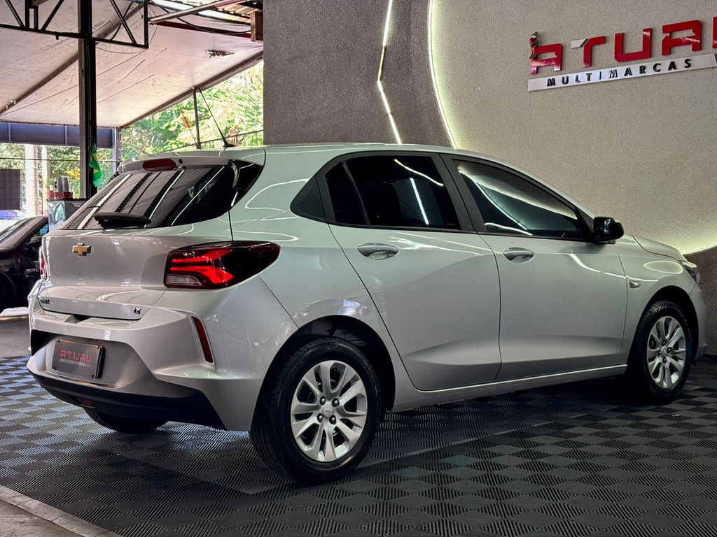 Chevrolet Onix Prata