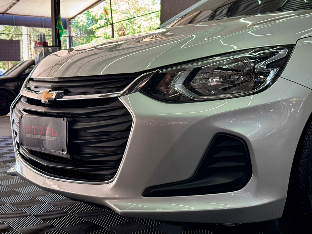 Chevrolet Onix Prata