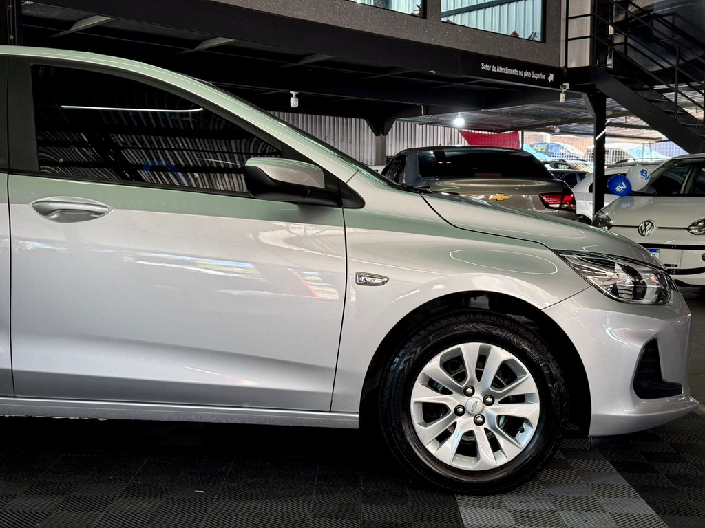 Chevrolet Onix Prata
