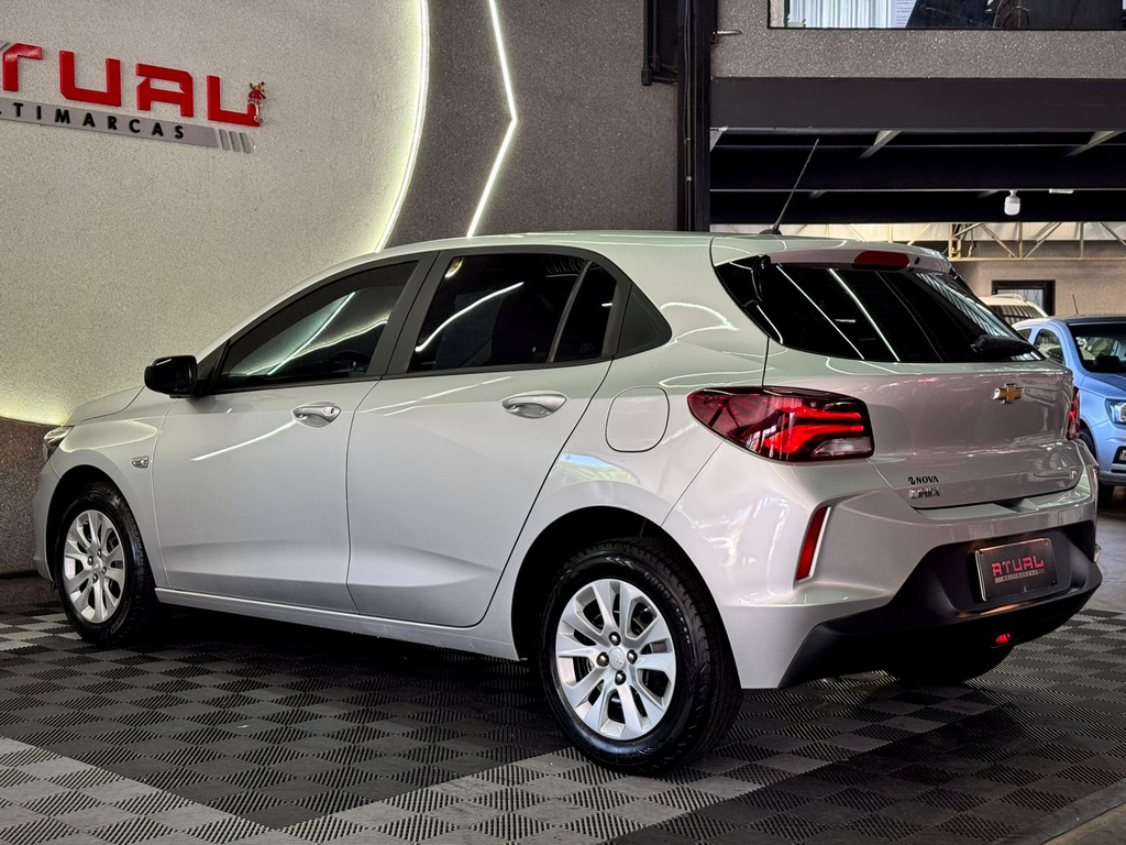 Chevrolet Onix Prata