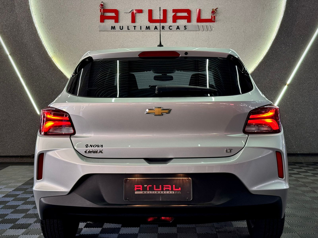 Chevrolet Onix Prata