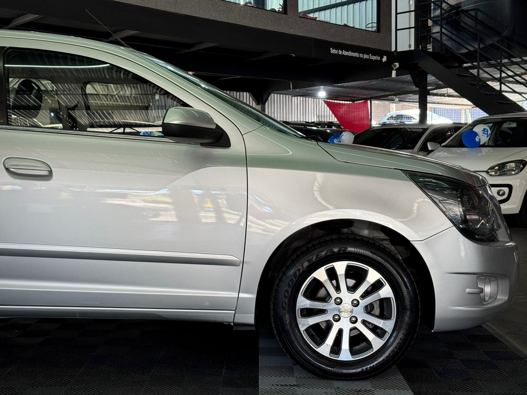 Chevrolet Cobalt Prata