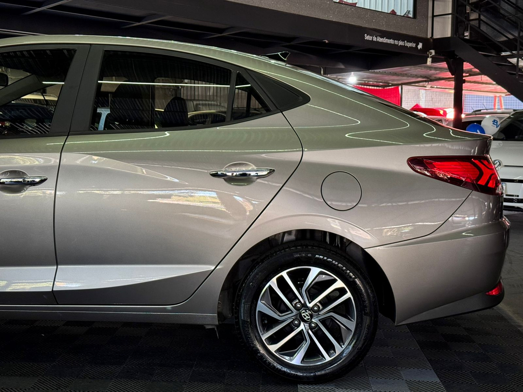 Hyundai HB20S Prata
