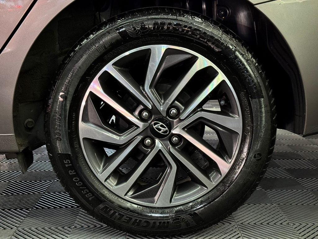 Hyundai HB20S Prata