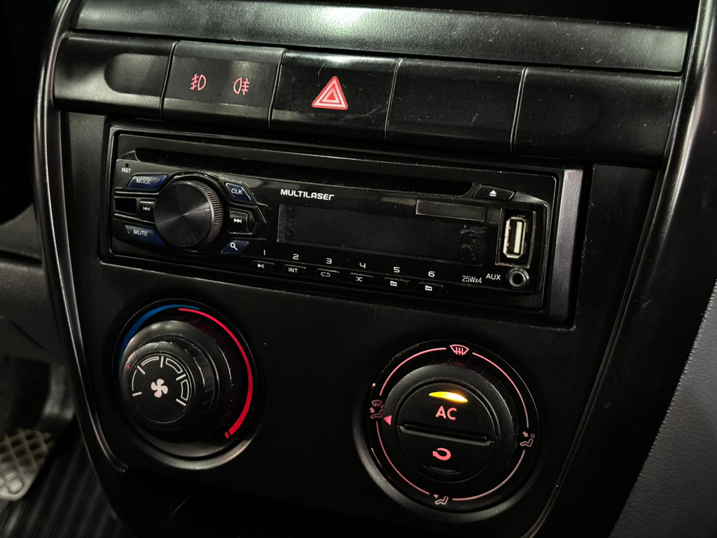 Volkswagen Fox Plus 1.6 8v (Flex)