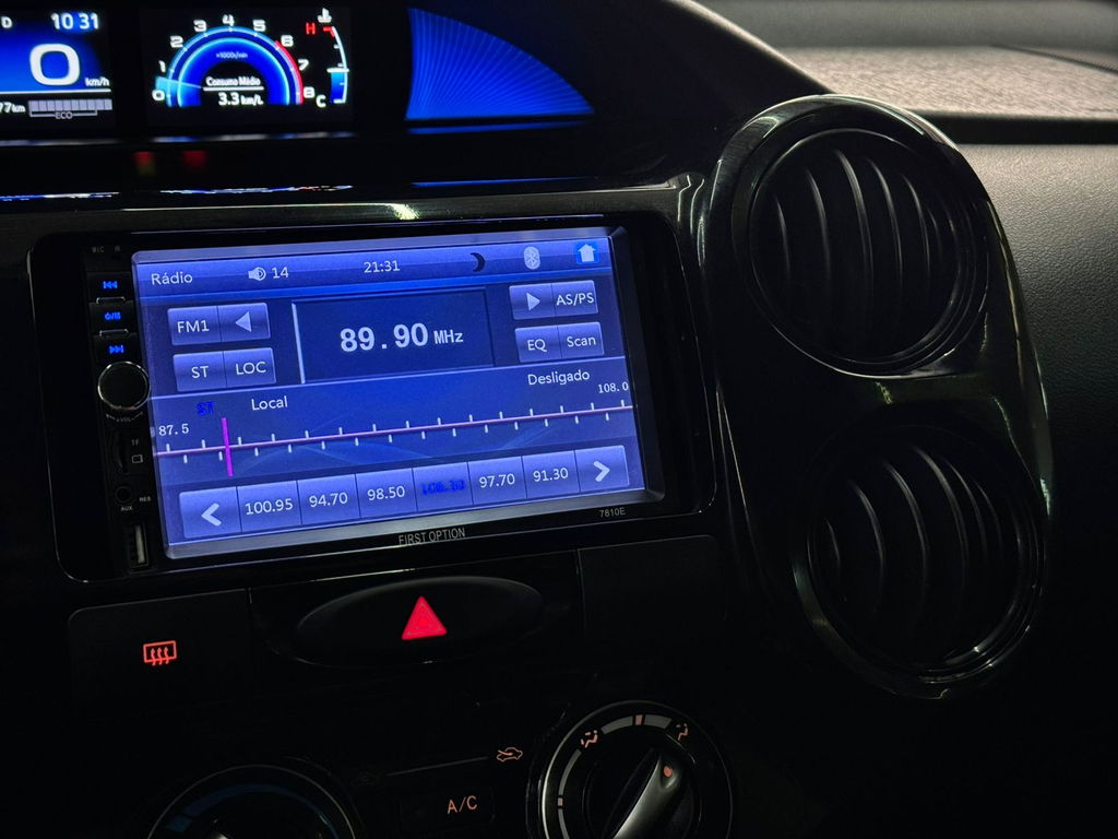 Toyota Etios Hatch Preto