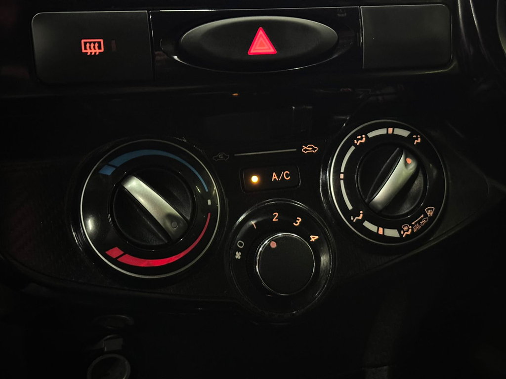 Toyota Etios Hatch Preto