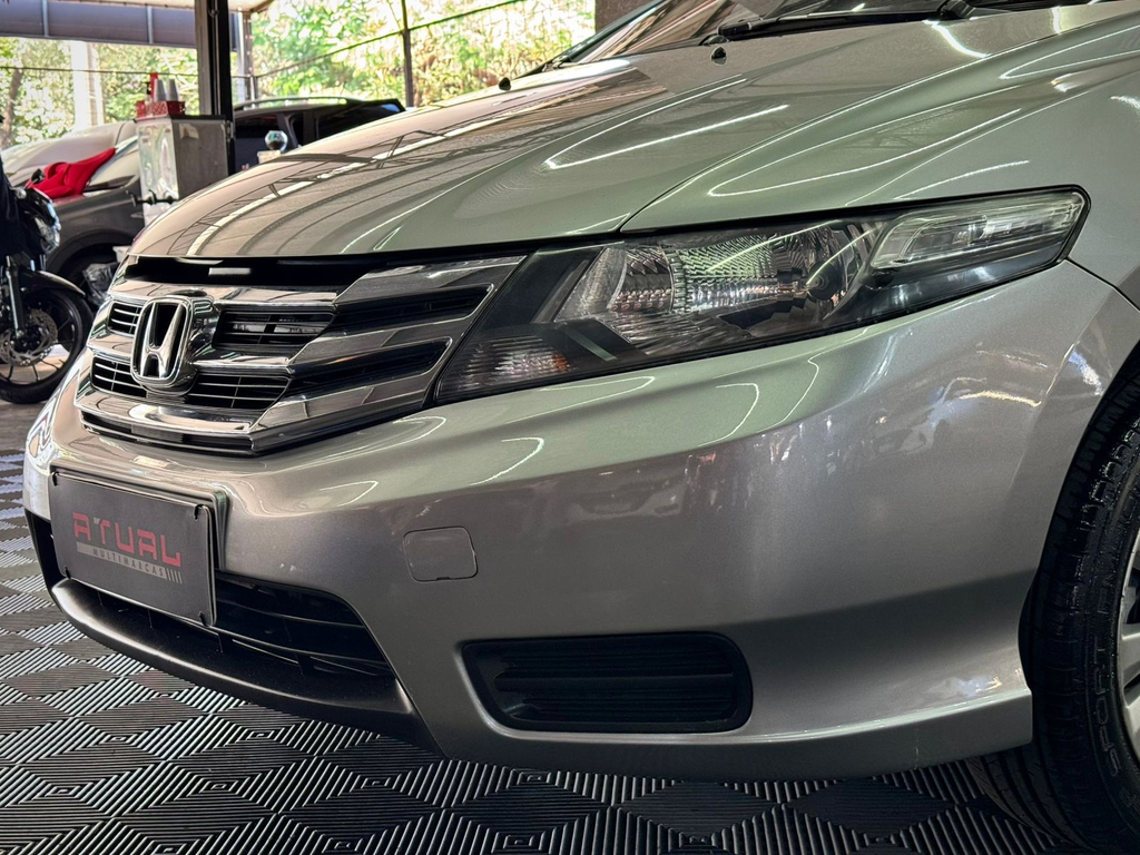 Honda City Cinza