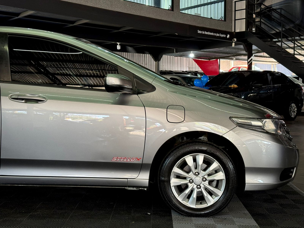 Honda City Cinza
