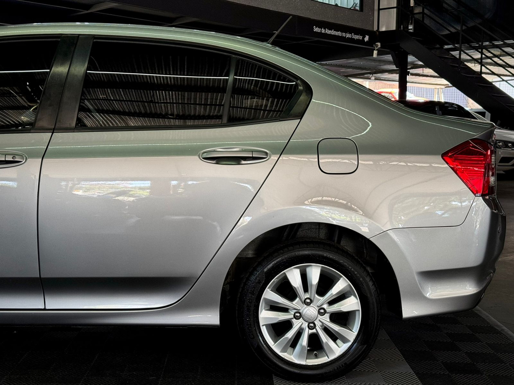 Honda City Cinza