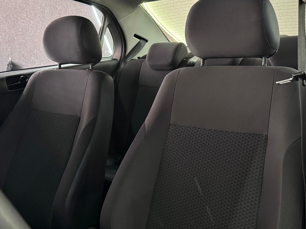 Volkswagen Voyage 1.0 Flex 12v 4p