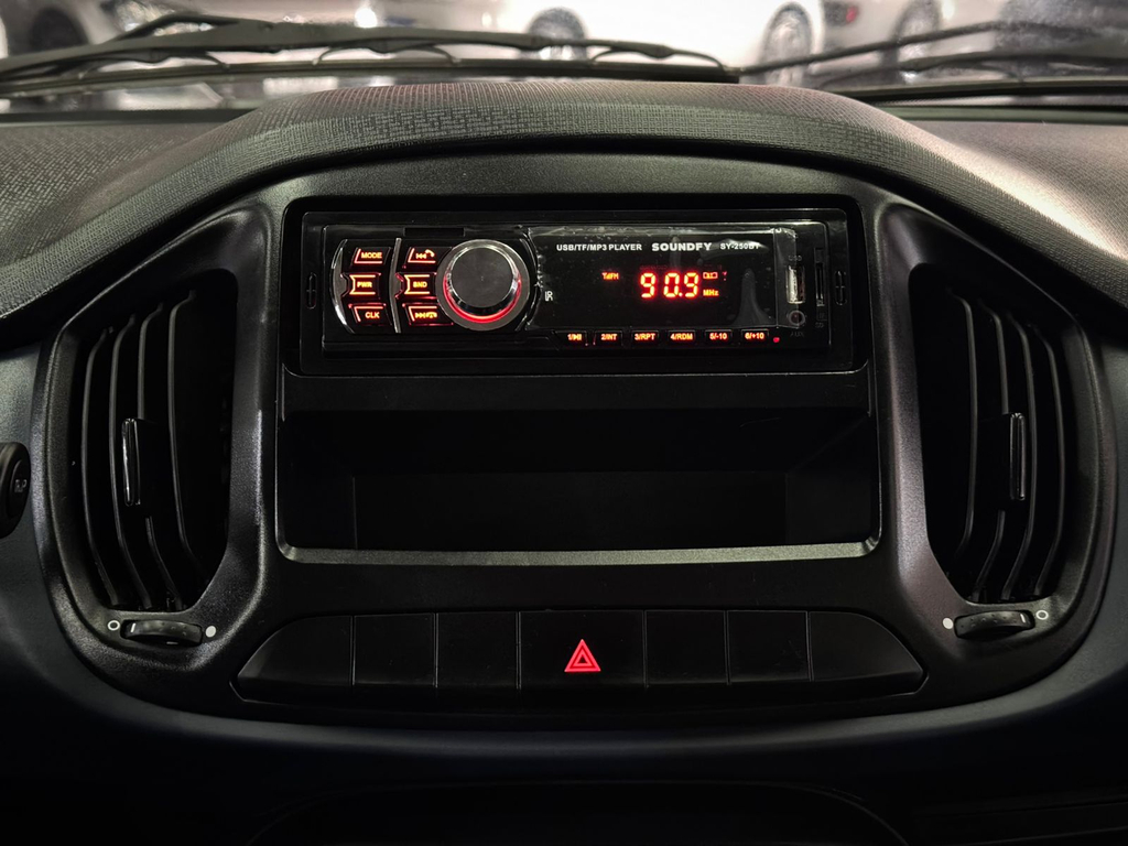 Fiat Uno Attractive 1.0 8v (Flex) 4p