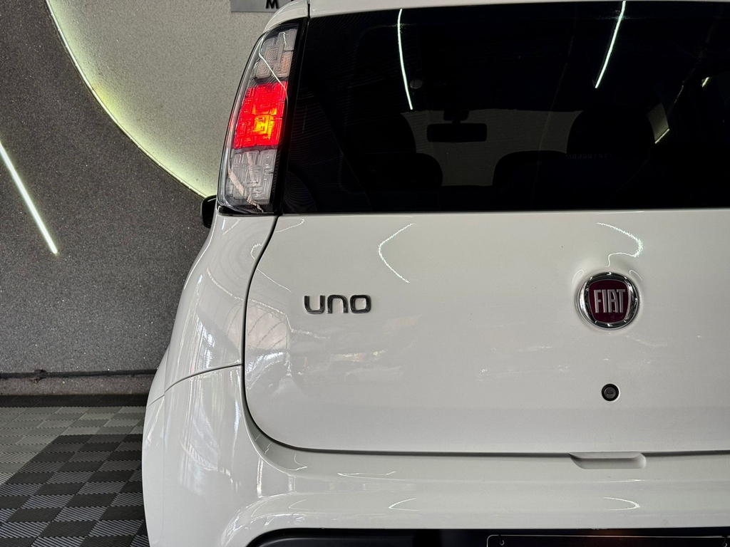 Fiat Uno Attractive 1.0 8v (Flex) 4p