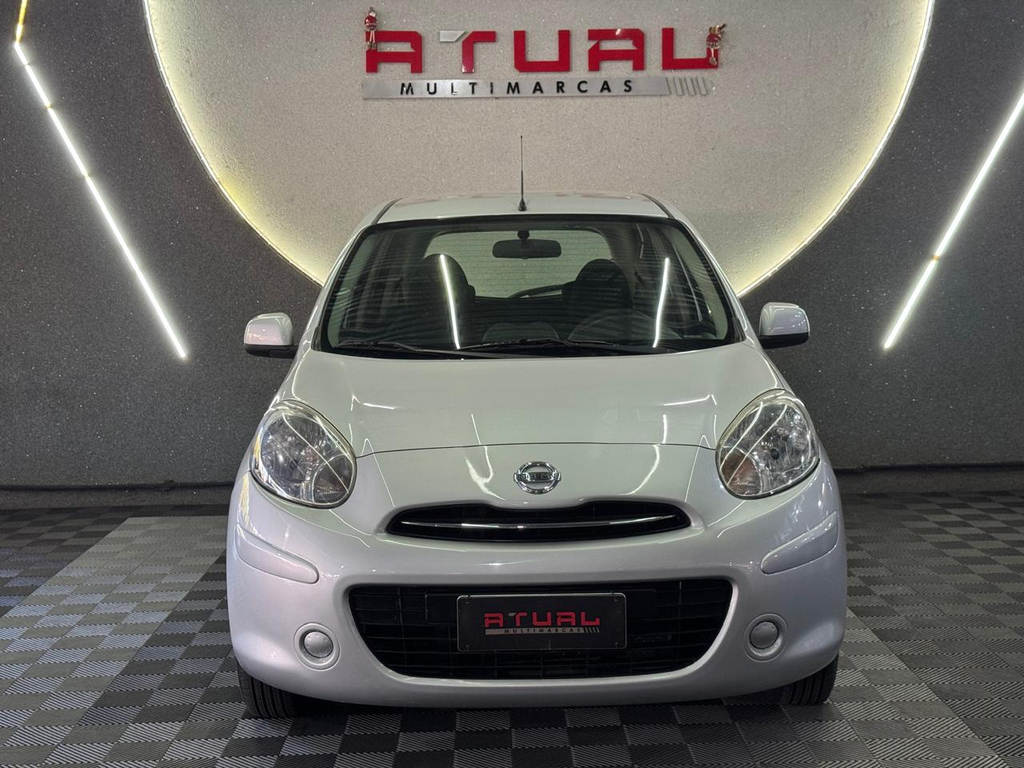 Nissan March Prata