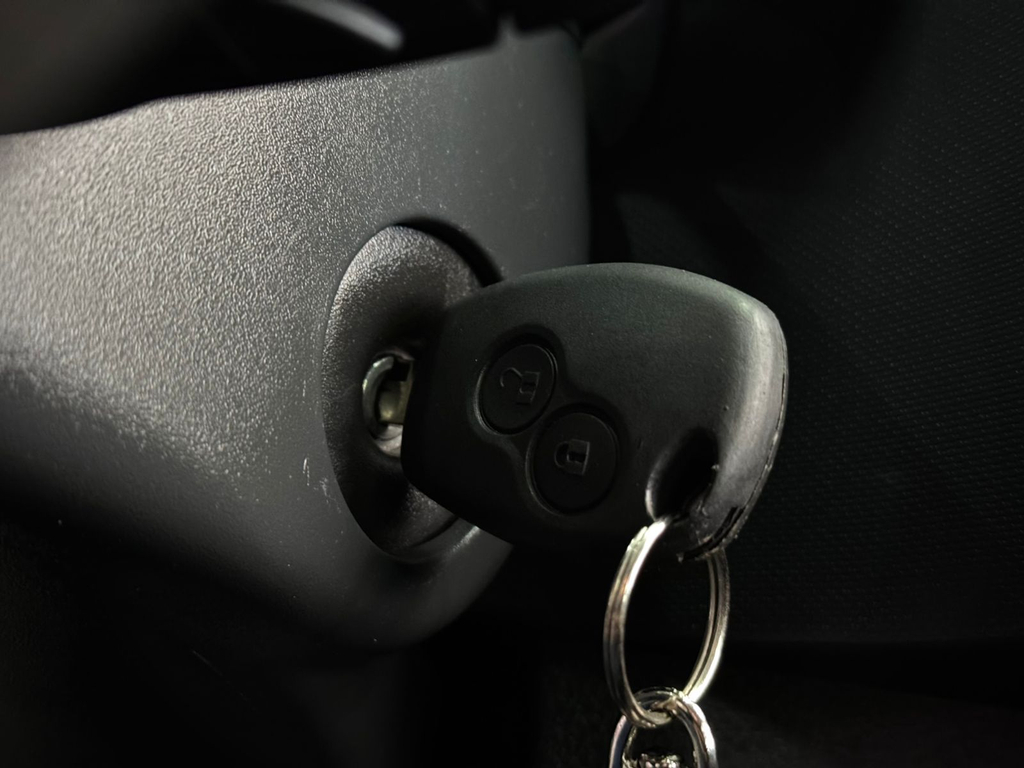 Renault Sandero Expression 1.0 16v (Flex)