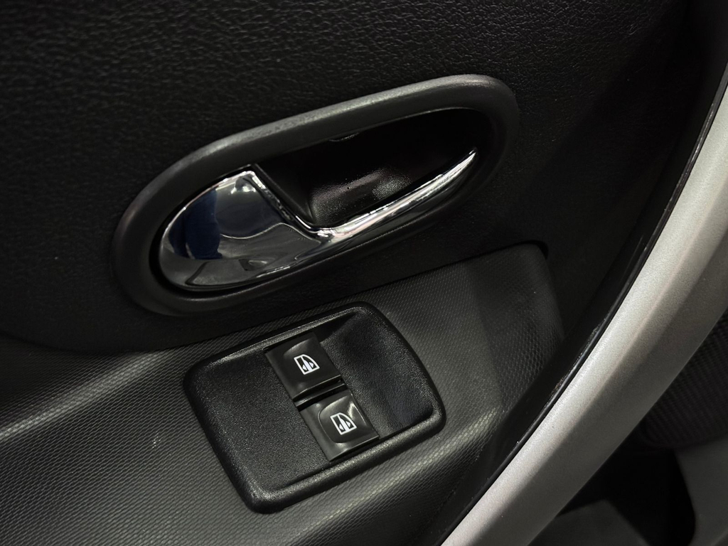 Renault Sandero Expression 1.0 16v (Flex)