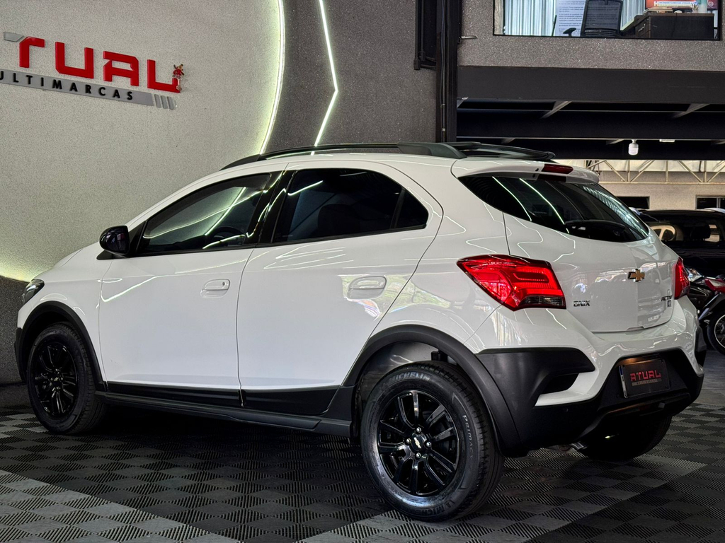 Chevrolet Onix Branco