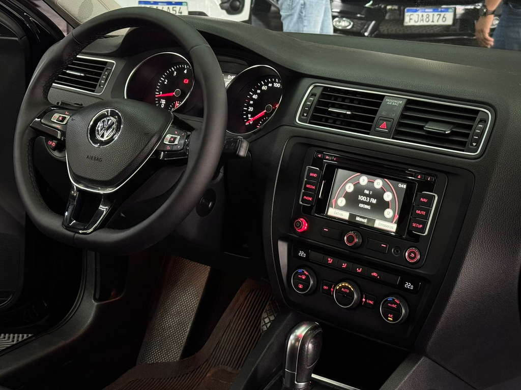 Volkswagen Jetta 2.0 Comfortline Tiptronic (Flex)