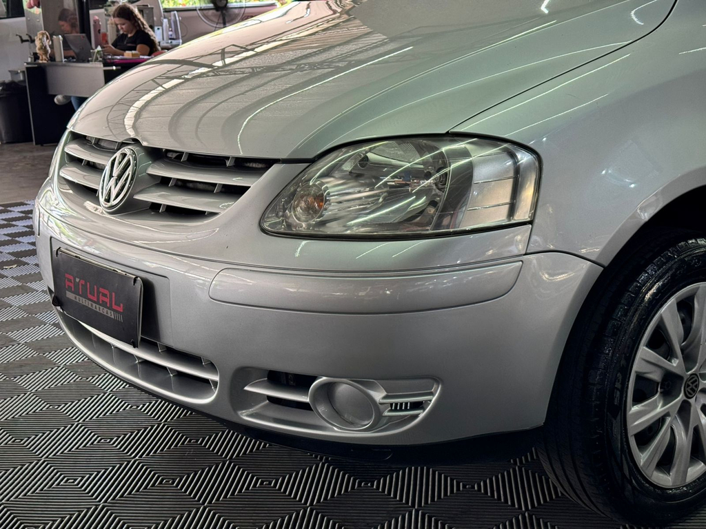 Volkswagen Fox 1.0 8v (Flex) 4p