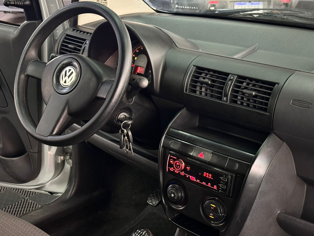 Volkswagen Fox 1.0 8v (Flex) 4p