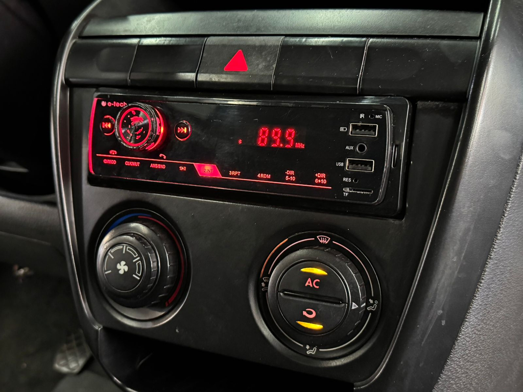 Volkswagen Fox 1.0 8v (Flex) 4p