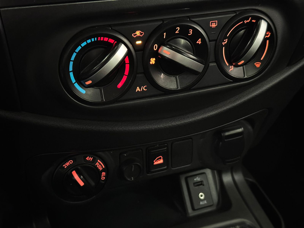 Nissan Frontier Branco