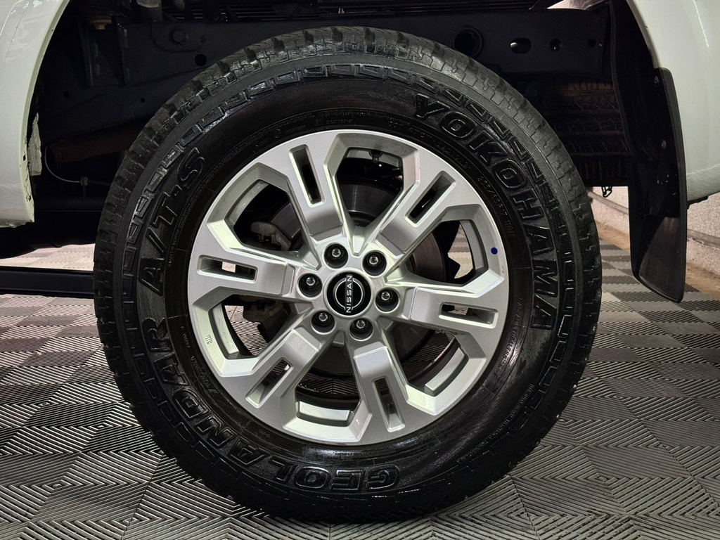 Nissan Frontier Branco