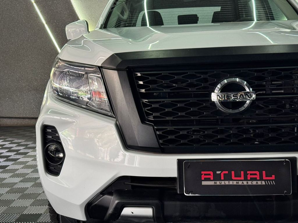 Nissan Frontier Branco