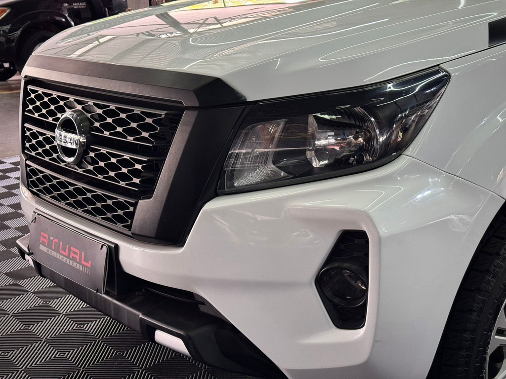 Nissan Frontier Branco