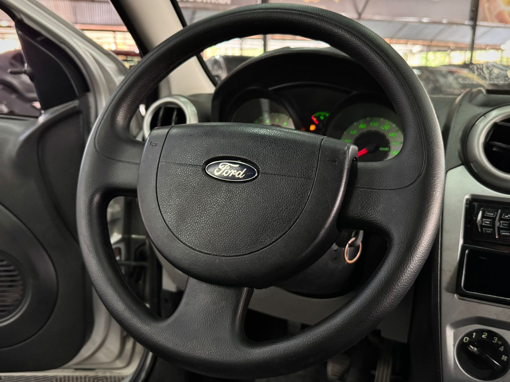 Ford Fiesta Hatch 1.6 (Flex)