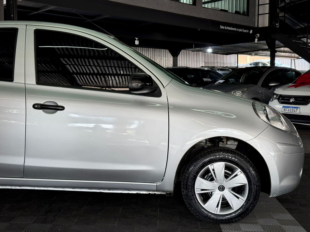 Nissan March 1.0 16v (Flex)