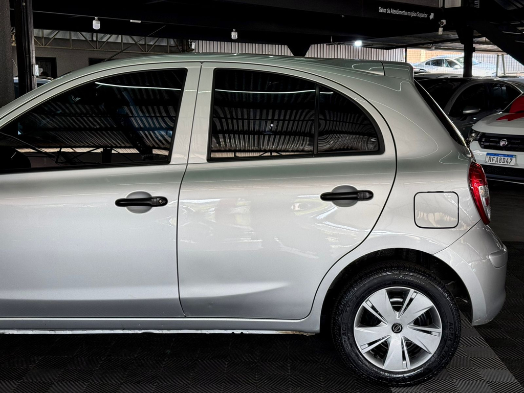 Nissan March 1.0 16v (Flex)