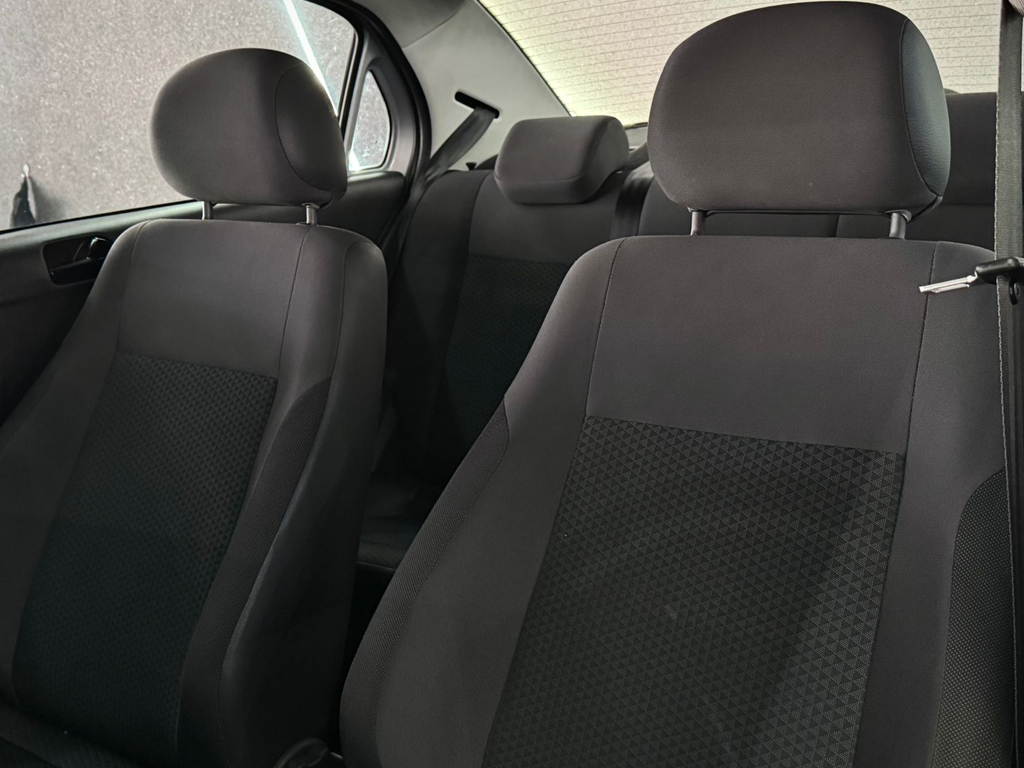 Volkswagen VOYAGE 1.6 MSI FLEX 8V 4P