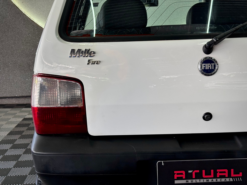 Fiat Uno Mille Fire 1.0 (Flex) 4P