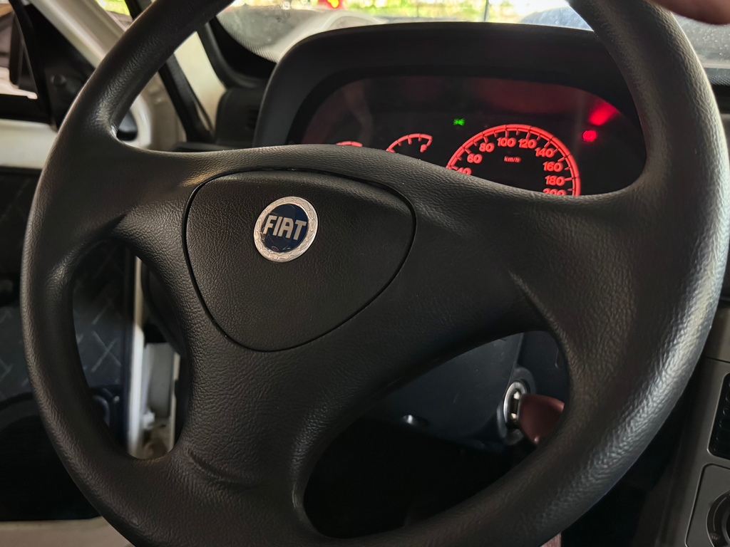 Fiat Uno Mille Fire 1.0 (Flex) 4P