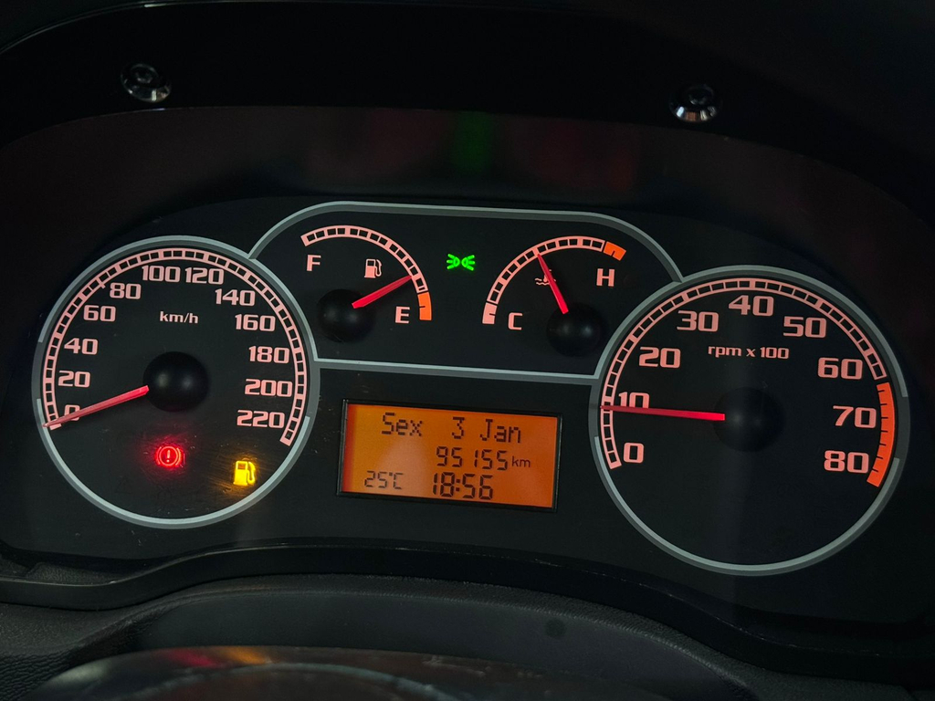 Fiat Siena Essence 1.6 16V (Flex)