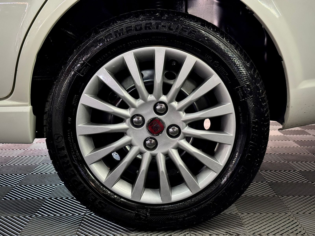 Fiat Siena Essence 1.6 16V (Flex)