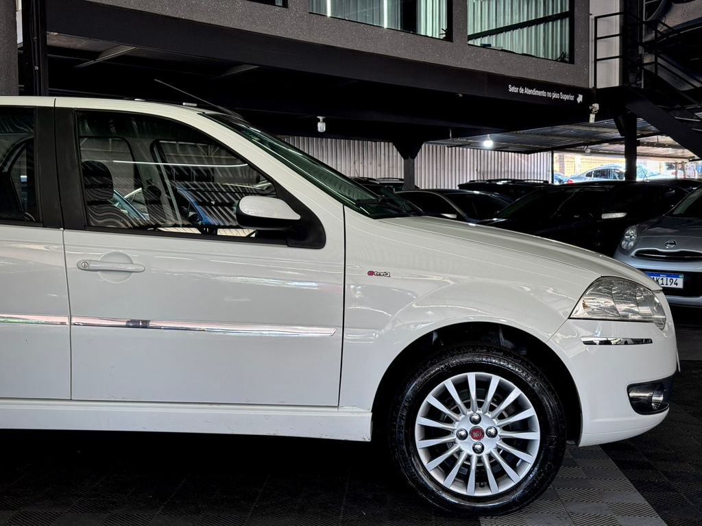 Fiat Siena Essence 1.6 16V (Flex)